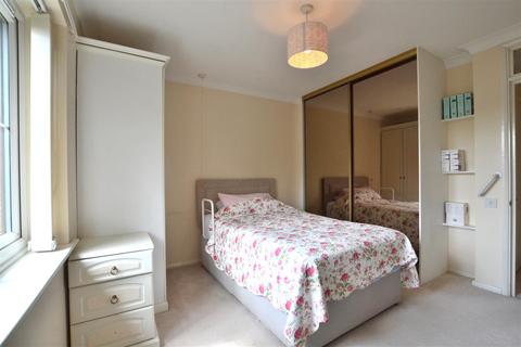 1 bedroom apartment for sale, Pinewood Court, Fleet GU51