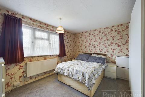 16 Foxcombe, New Addington, Croydon, CR0 9EX