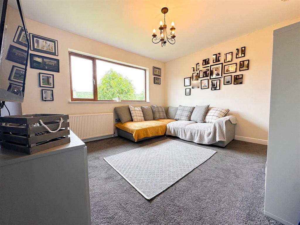 Bedroom five/ snug