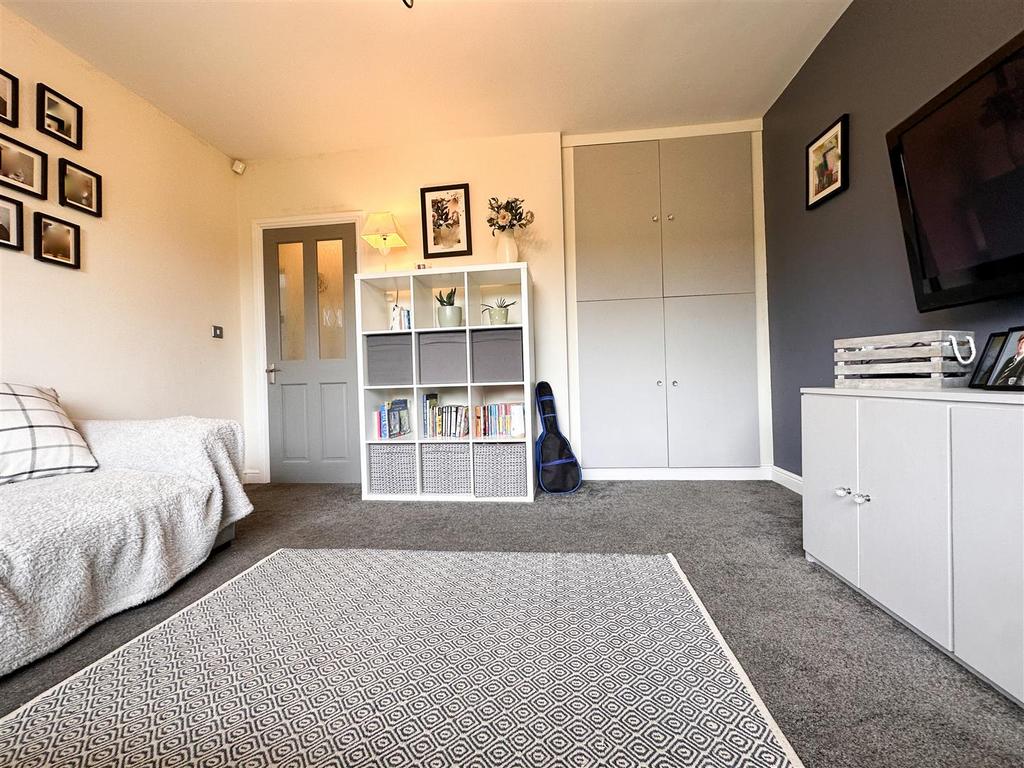 Bedroom five/ snug