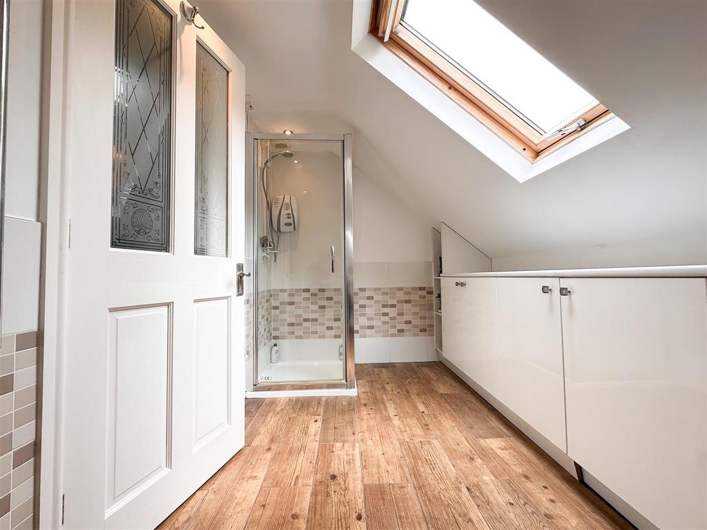 Bedroom two en suite