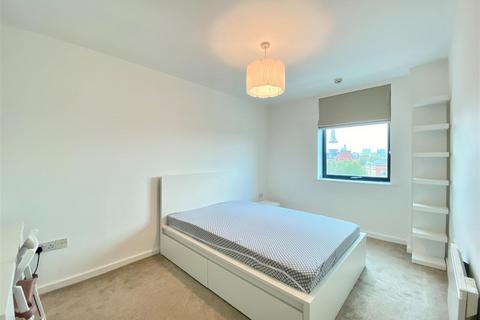 2 bedroom apartment to rent, City Point, Chapel Street, Salford
