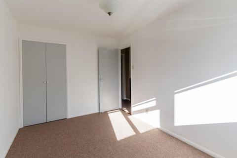 3 bedroom semi-detached house to rent, Latimer Road, St. Helens, Ryde