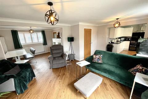 3 bedroom semi-detached house for sale, Holyrood Walk, Spalding