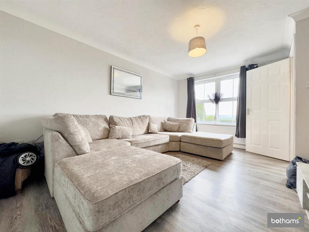 Nursery Drive, Bolsover, Chesterfield 3 bed semidetached house £165,000