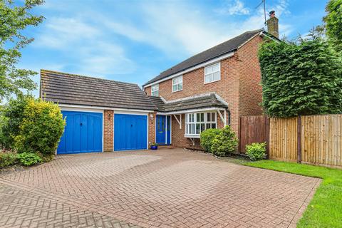 4 bedroom detached house for sale, Ashbys Close, Edenbridge TN8