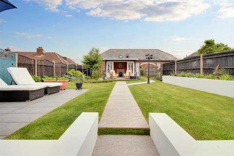 2 bedroom semi-detached bungalow for sale, Lingfield Close, Worthing