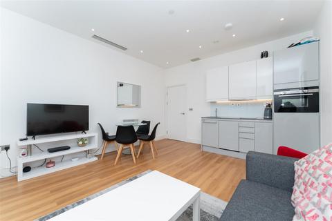 2 bedroom apartment for sale, Bath Road, Slough SL1