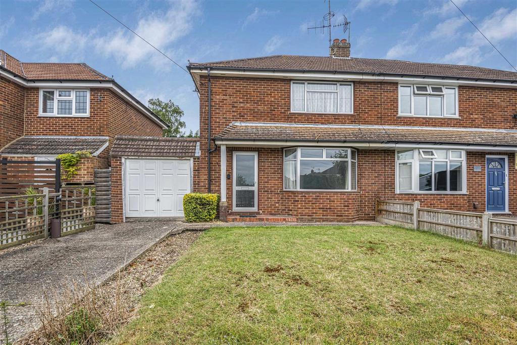 Warborough Avenue, Tilehurst, Reading 2 bed semidetached house for