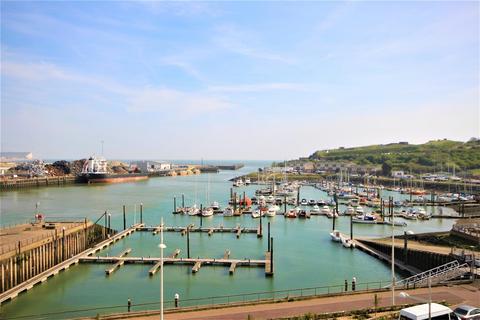 2 bedroom flat for sale, West Quay, Newhaven