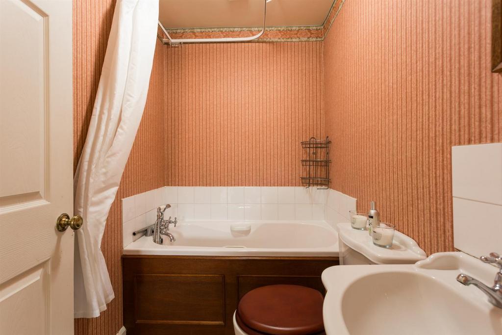 Cottage Bathroom