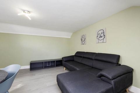 1 bedroom apartment to rent, E5