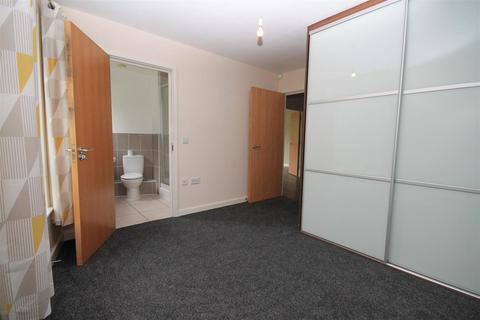 2 bedroom flat to rent, Kernmantle House, The Roperies, High Wycombe HP13