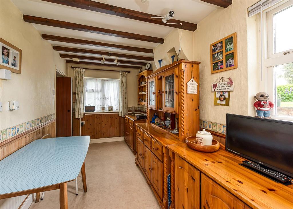 Woodford Cottage-dining area2.jpg