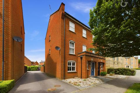 4 bedroom semi-detached house for sale, Mendip Way, Stevenage