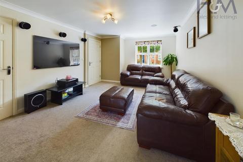 4 bedroom semi-detached house for sale, Mendip Way, Stevenage