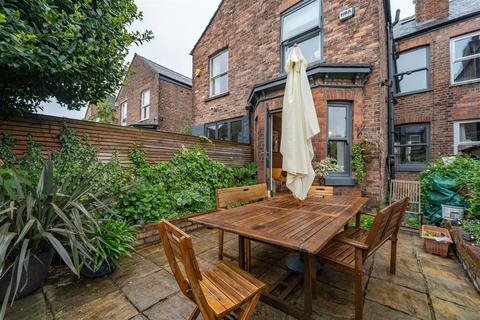 4 bedroom terraced house for sale, Chequers Road,Chorlton Green