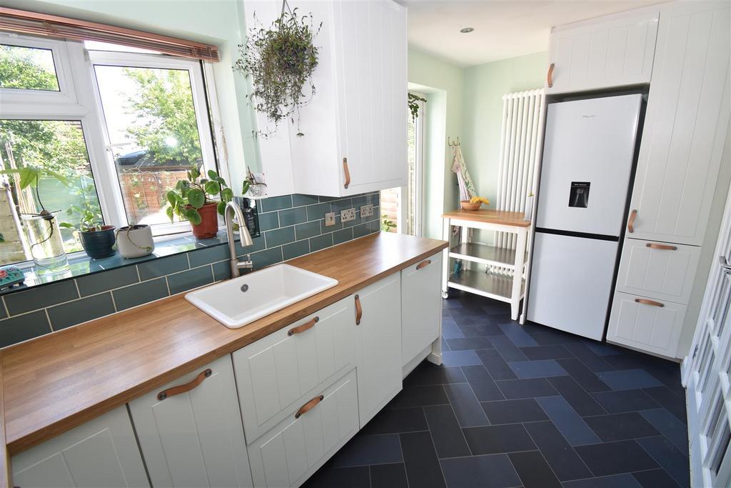 Kitchen 1.JPG