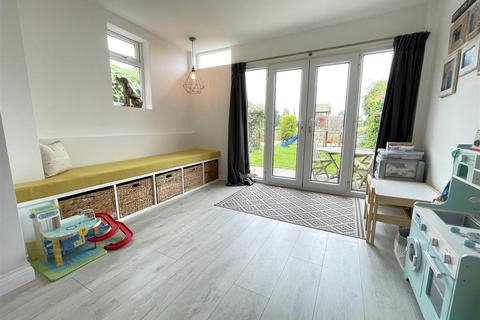 42 Abbey Road, Bingham, Nottingham, NG13 8ED