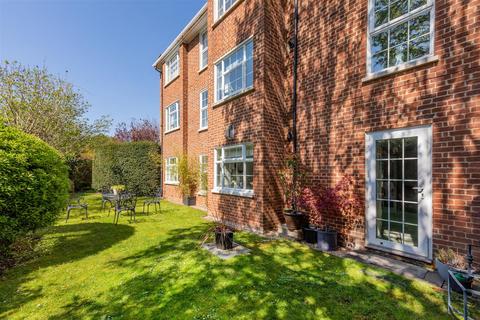 2 bedroom flat for sale, Phyllis Court Drive, Henley-On-Thames RG9