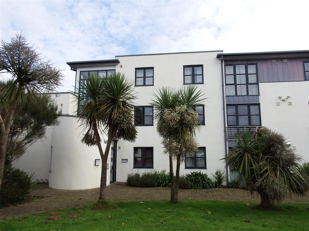 Sandy Hill, St Austell, PL25 1 bed apartment £680 pcm (£157 pw)