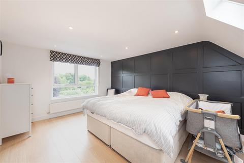 4 bedroom semi-detached house for sale, Langdale Avenue, Harpenden
