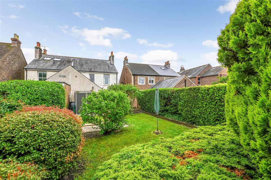 Oving Road, Shopwhyke, Oving 3 bed semidetached house for sale £345,000