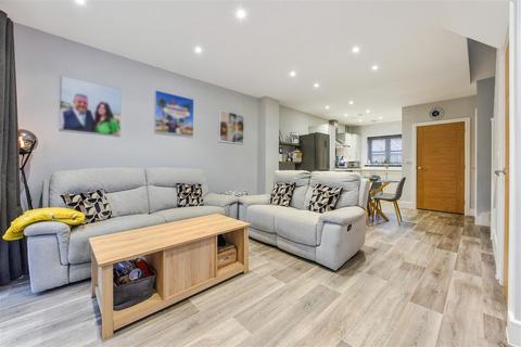 2 bedroom end of terrace house for sale, Maddoxwood, Chichester