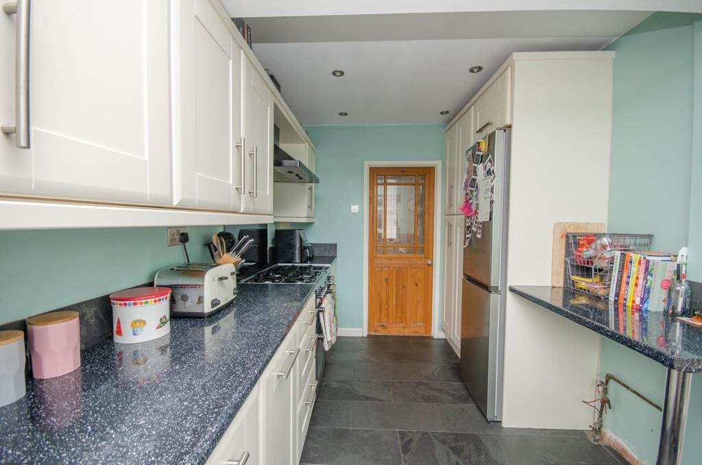 Kitchen pic 2.jpg