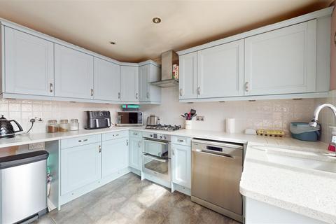 11 Ifield Way, Gravesend, DA12 5UA