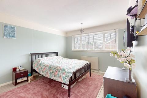 11 Ifield Way, Gravesend, DA12 5UA