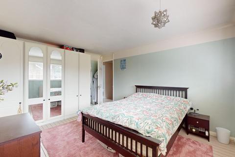 11 Ifield Way, Gravesend, DA12 5UA