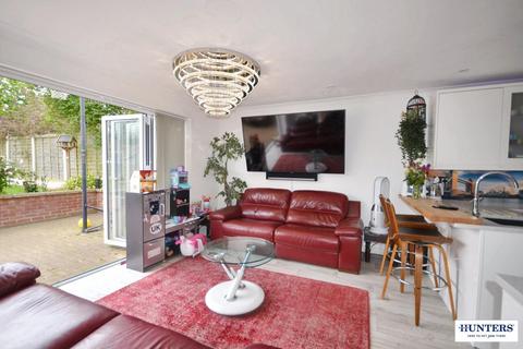 4 bedroom house to rent, Derwent Gardens, Wembley