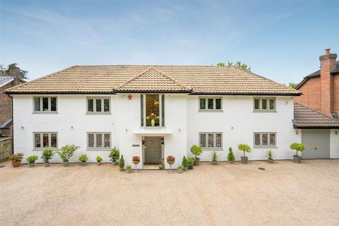Truscott Knowle Hill, Virginia Water, GU25 4HZ