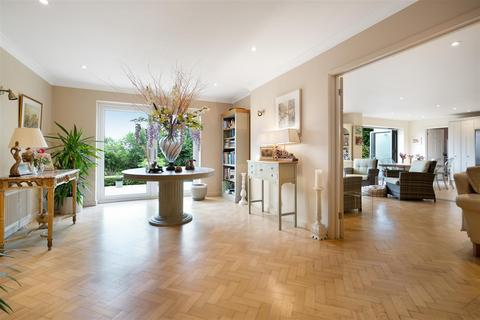 Truscott Knowle Hill, Virginia Water, GU25 4HZ