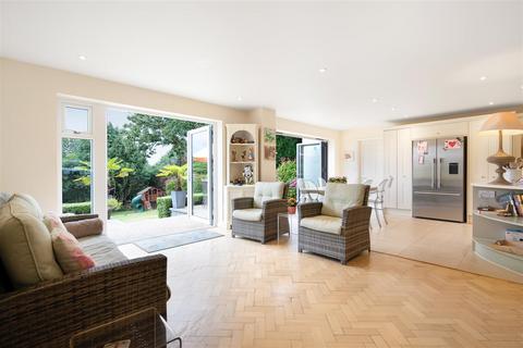Truscott Knowle Hill, Virginia Water, GU25 4HZ