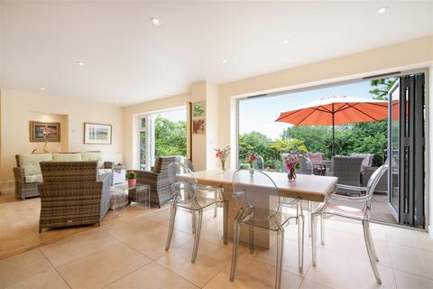 Truscott Knowle Hill, Virginia Water, GU25 4HZ