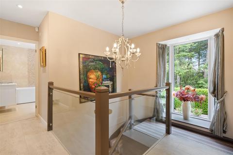 Truscott Knowle Hill, Virginia Water, GU25 4HZ