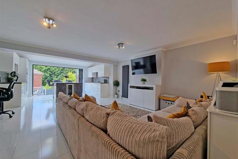 4 Winnipeg Road, Birmingham, B38 9RB