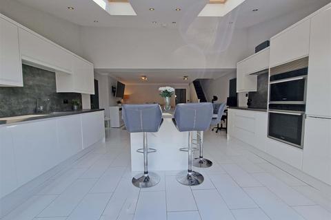 4 Winnipeg Road, Birmingham, B38 9RB