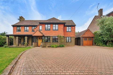 5 bedroom detached house to rent, Cunningham Road, Banstead