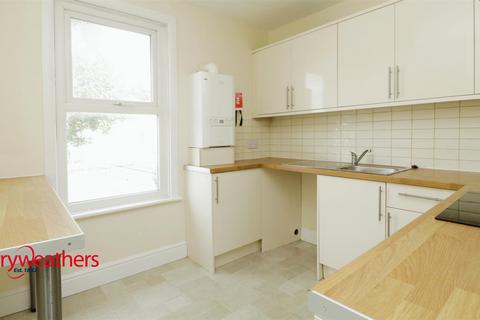 3 bedroom flat to rent, Flat 43a Bawtry Road, Bessacarr, Doncaster