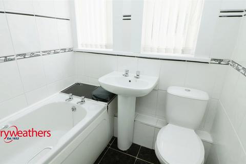 3 bedroom flat to rent, Flat 43a Bawtry Road, Bessacarr, Doncaster