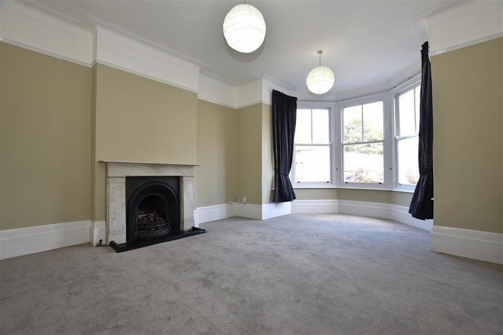 Spratt Hall Road, Wanstead 4 bed semidetached house to rent £2,700