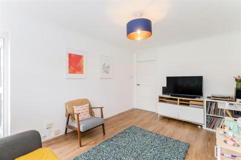 2 bedroom flat for sale, Althorne Gardens, South Woodford