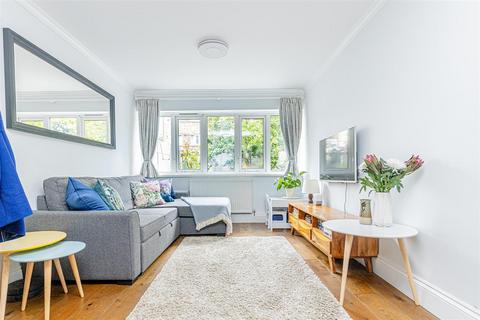 2 bedroom maisonette for sale, Kedleston Walk, London