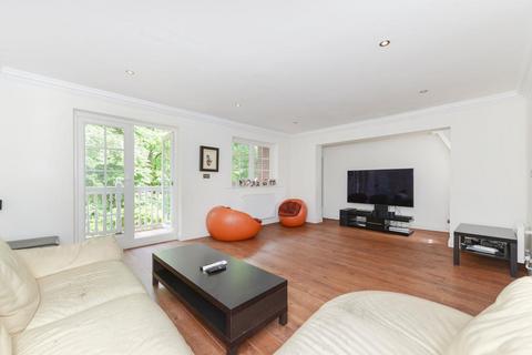 4 bedroom townhouse to rent, Montpelier Road, Ealing, London
