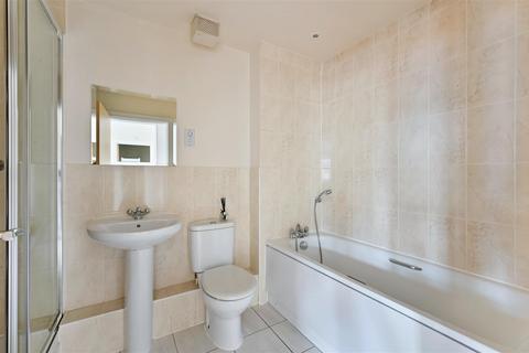 4 bedroom house for sale, Barrow Gardens, Redhill RH1