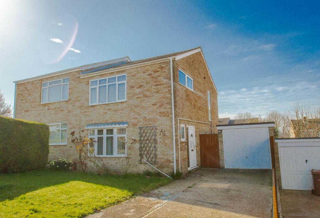 Abbotts Road, Haverhill CB9 3 bed semidetached house for sale £300,000