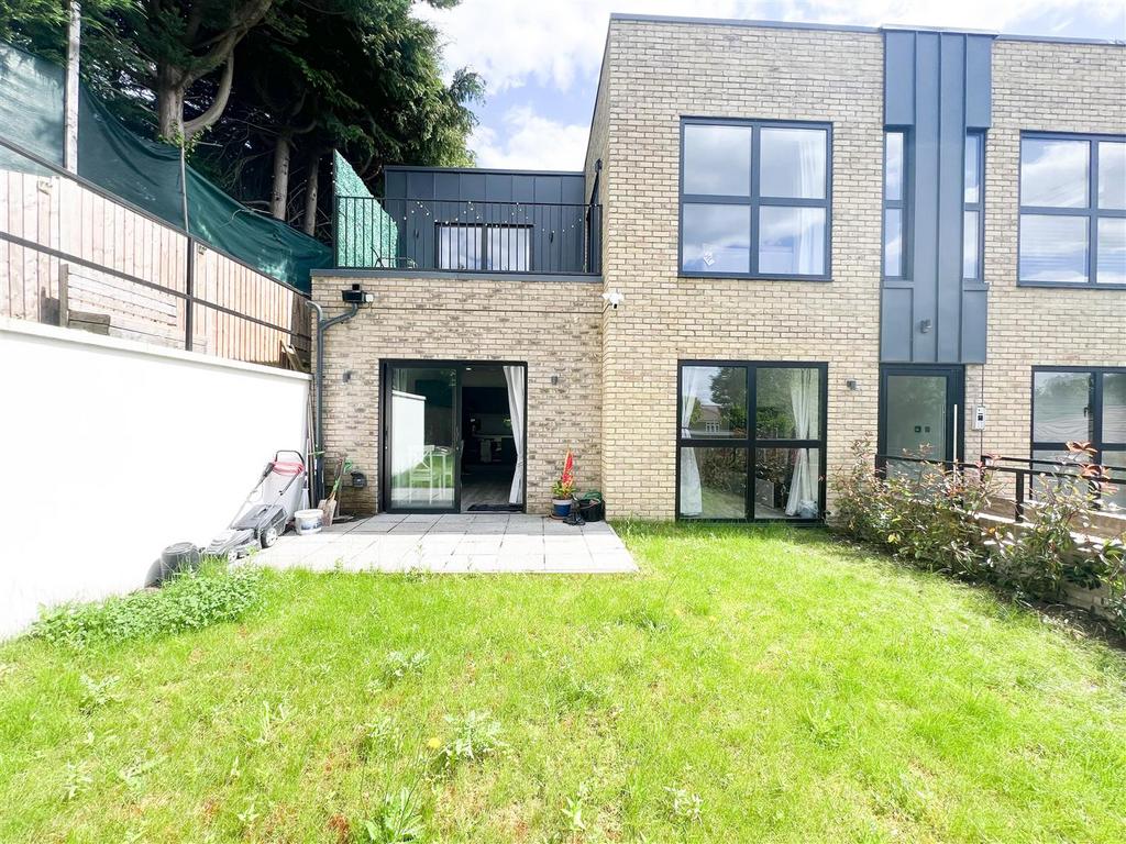 Purley Oaks Road, South Croydon 2 bed flat £1,950 pcm (£450 pw)